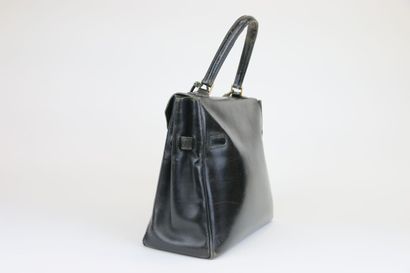 HERMÈS Paris
Monaco 30 bag in black box calfskin
Black...
