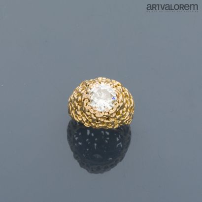 Dome ring in yellow gold 750°/°° centered...