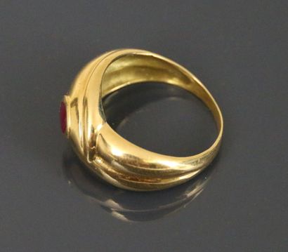 Goblet-shaped yellow gold 750°/°° ring set...