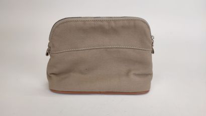 HERMÈS Paris
Grey cotton bolide clutch bag
Washable...