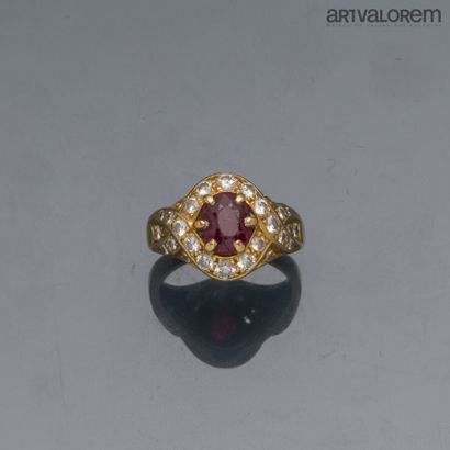 Ring in yellow gold 750°/°° centered with...