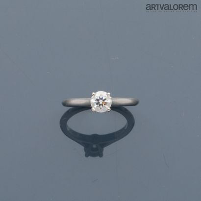 CARTIER 
Solitaire ring in 950°/°° platinum...