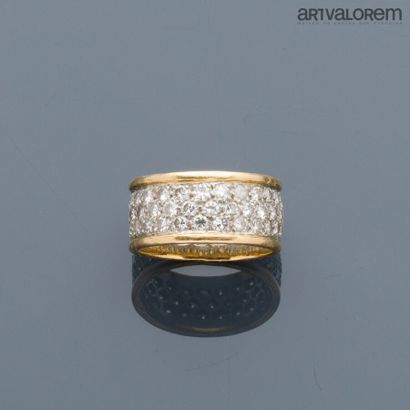 Bandeau wedding band in yellow gold 750°/°°...