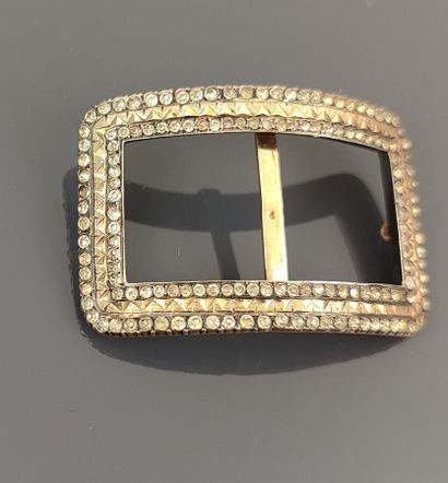 Silver vermeil belt buckle adorned with Rhinestones.
Size:...