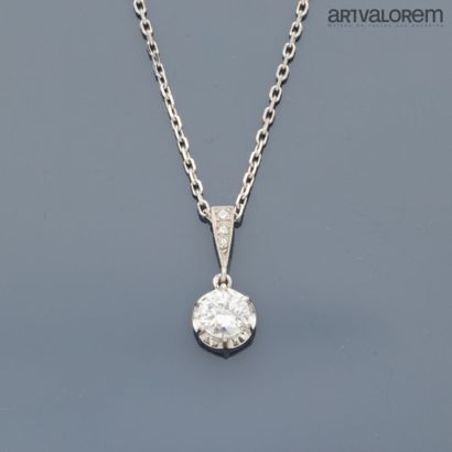 750°/°° white gold pendant set with a brilliant-cut...