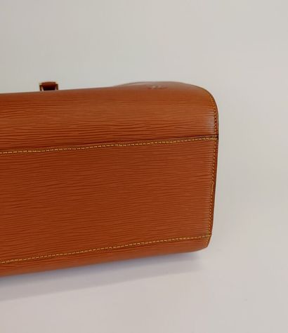 LOUIS VUITTON
Handbag, 