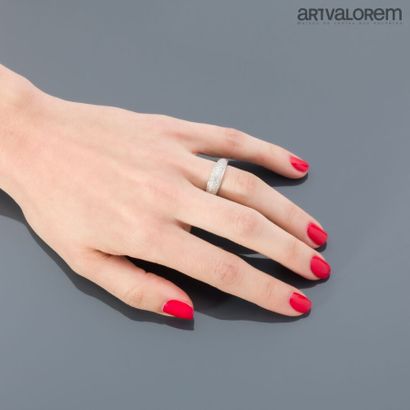 Wedding band ring in 750°/°° white gold set...