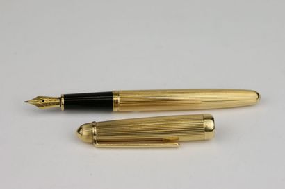 MONTBLANC
Solid 18-carat gold fountain pen...