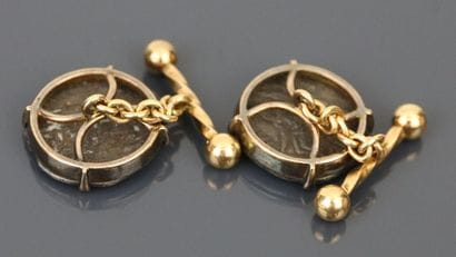 Pair of cufflinks in 750°/°° yellow gold...
