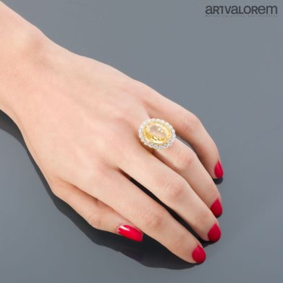 Pompadour ring in yellow gold 750°/°° centered...