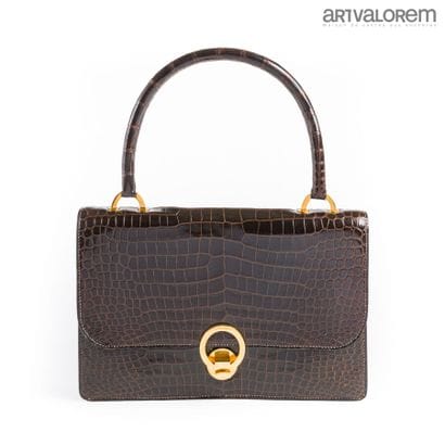 HERMÈS Paris
Ring bag in brown Porosus crocodile
Brown...
