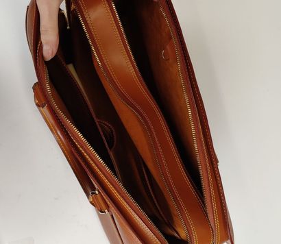 LOUIS VUITTON
Handbag, 