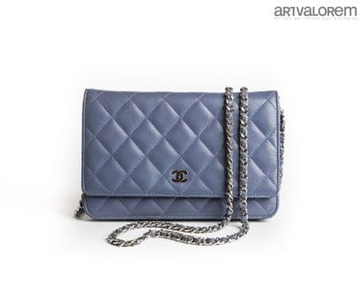 CHANEL
Wallet on chain' shoulder bag in lavender...