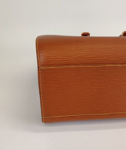 LOUIS VUITTON
Handbag, 
