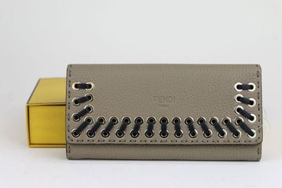 FENDI
Long wallet in etoupe grained calfskin
Grey...