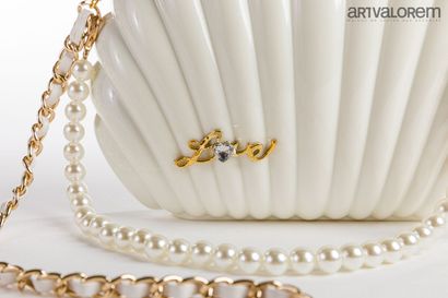 Cadeau VIP Chanel 
Pochette minaudière en...