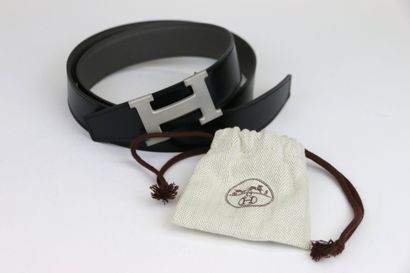 HERMÈS Paris
Reversible H belt in black box...