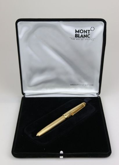 MONTBLANC
Solid 18-carat gold fountain pen...