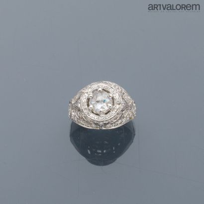 750°/°° white gold ring with an openwork...