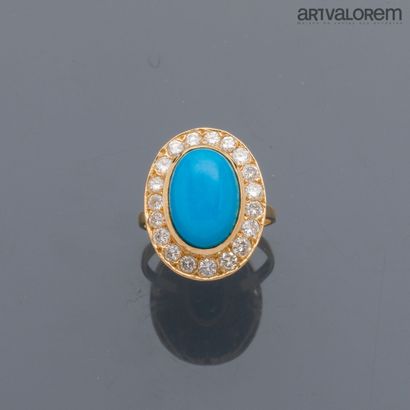 Bague en or jaune 750 °/°° sertie d'un cabochon...