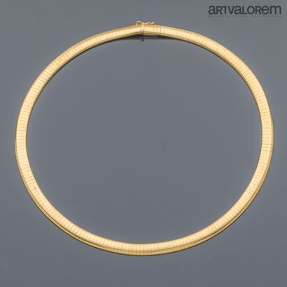 VAN CLEEF & ARPELS
Collier en or jaune 750°/°°...