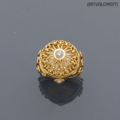 Bague-montre en or jaune 750°/°°, le dôme...