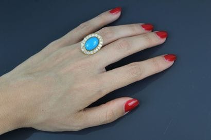 Bague en or jaune 750 °/°° sertie d'un cabochon...