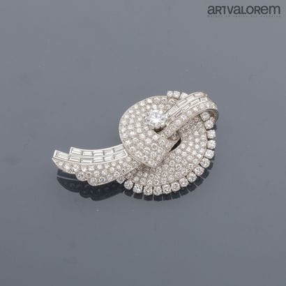 Clip de revers de forme ruban en platine...