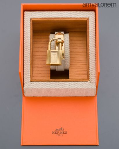 HERMÈS Paris
Montre de dame en plaqué or,...