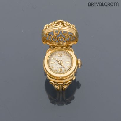 Bague-montre en or jaune 750°/°°, le dôme...
