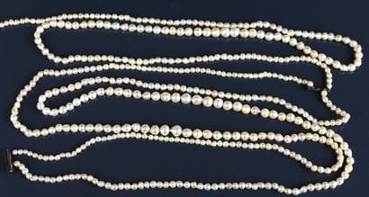 Necklace with three strands of drop-shaped...
