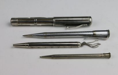 WATERMANS
Un stylo plume en or 18K, monture...