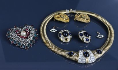 et 
DORLAN
Parure contenant un collier et...