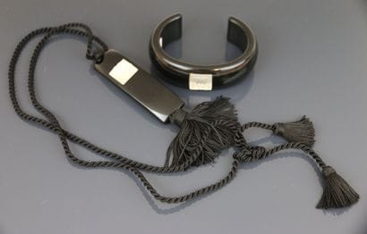 LALIQUE
Bracelet demi- jonc et pendentif...