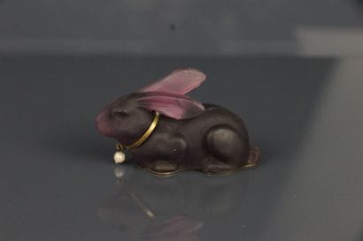 Purple-tinted molded glass rabbit, gilded...