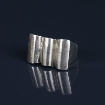 Modernist ring in 800°/°° silver with three...