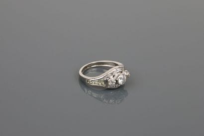 Garter ring in 750°/°° white gold set with...