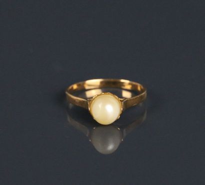 Ring in yellow gold 750°/°° set with a pearl
TDD...