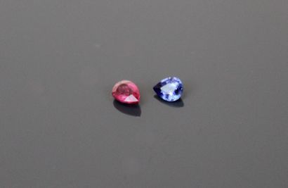 Pear-cut sapphire 
Weight: 0,17 ct
Pear cut...