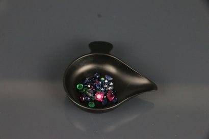 Two troïdia-cut sapphires.
Weight: 0.27 ct...