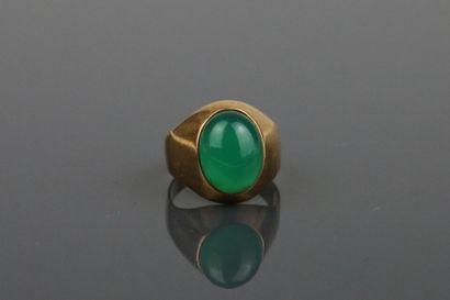 Chevalière in yellow gold 750°/°° set with...