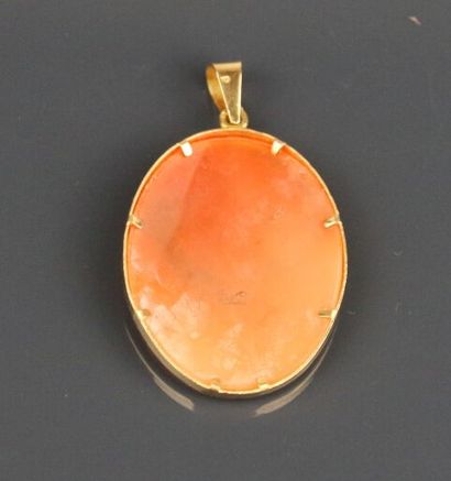 Pendant in yellow gold 750°/°° set with a...