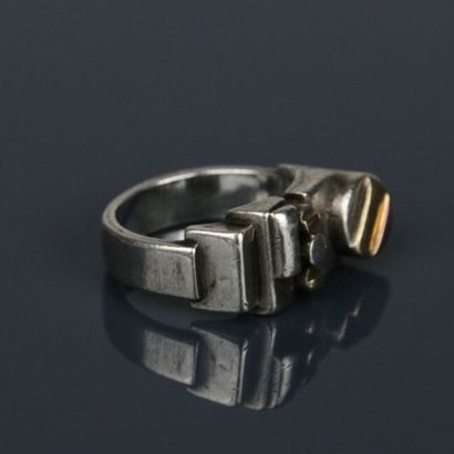 Modernist ring in silver with pink and yellow...