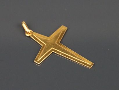 Gold-plated metal cross pendant
Length: 4.2...