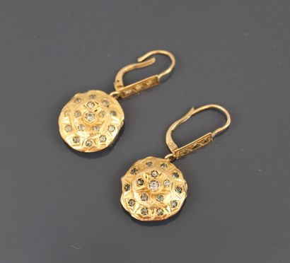 Pair of earrings in yellow gold 750°/°° set...