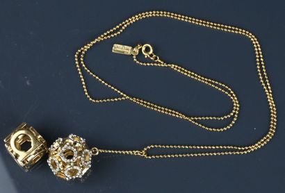 Salvatore FERRAGAMO
Lot composé :
-D'un collier...
