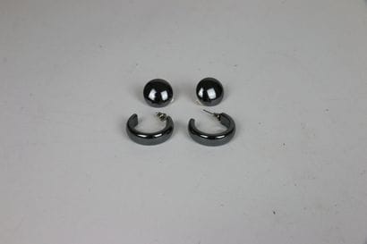 Parure en hématite comprenant:
- Collier...
