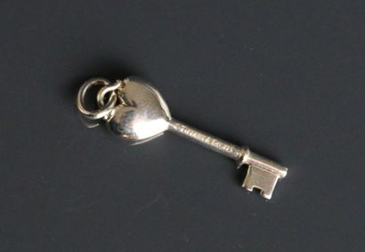 TIFFANY & CO
Key pendant in 925°/°° sterling...