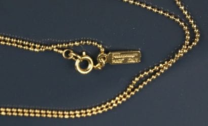 Salvatore FERRAGAMO
Lot composé :
-D'un collier...