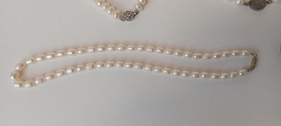 Fallen cultured pearl necklace with metal...